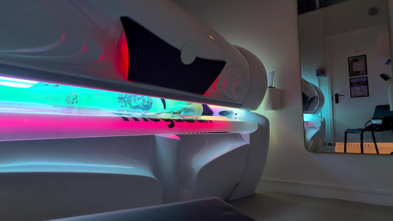 Diana Von Rigg: 일광욕을 즐기는 전체 보기