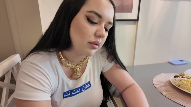 Amateur Homemade Porn: Une demi-sœur perse excitée à gros cul se fait baiser après...