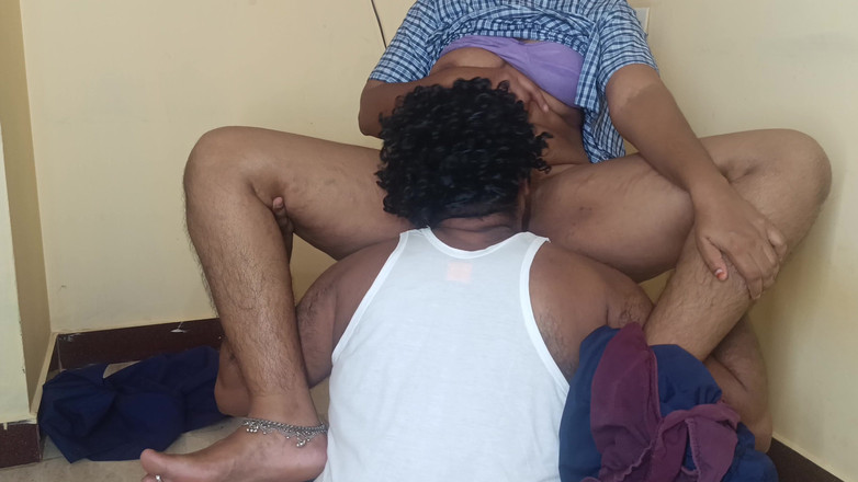 Pushpa studio: Studentessa indiana del sud