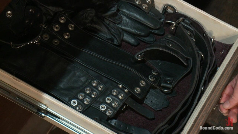 Bound gods: कृपया मेरी 19 साल की गांड को तब छेड़ें जब आप वीर्य निकालते हैं, महोदय!