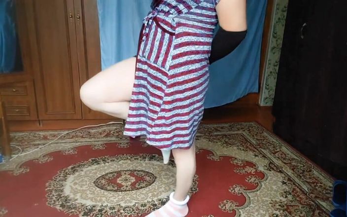 Kitty_Cross: Bắn tinh lớn ladyboy dễ thương chân váy xanh lá...