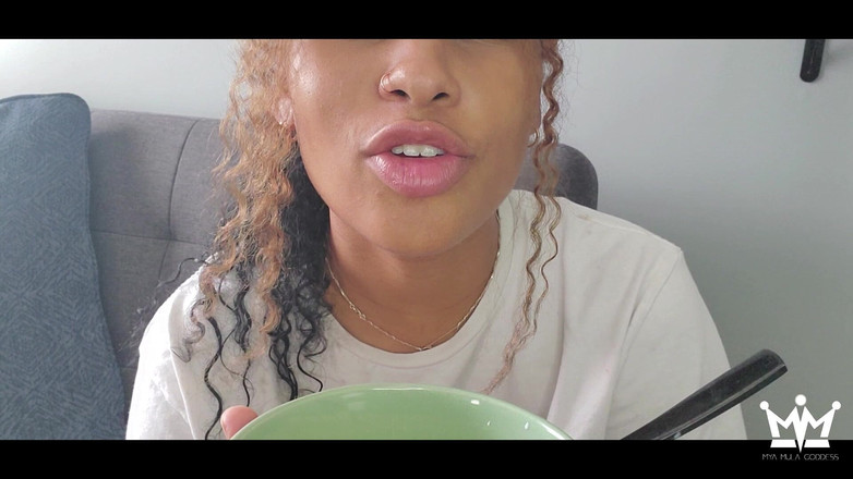 Mya Mula Goddess: Bratty Giantess devorează prietenii tăi mici, esti următorul?