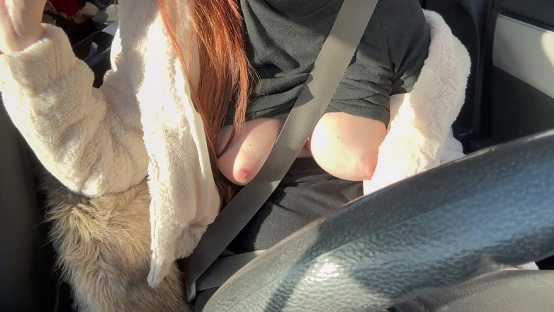 Artemisia Love: Супер возбужденная горячая мачеха Artemisia обожает вождение вокруг и показывает свои большие сочные сиськи