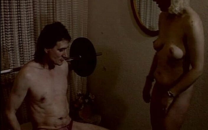 Videos Francaises: Bionda matura dalla francia che gli mostra caldo di usare...