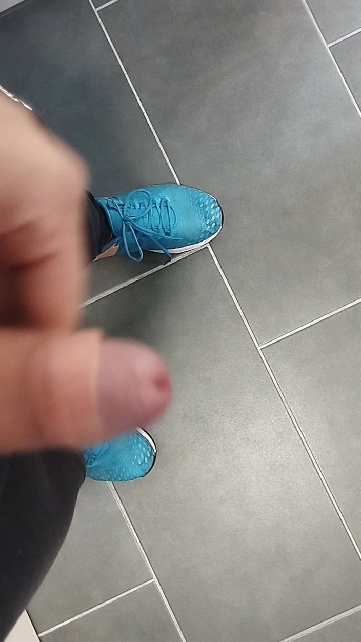 Bayer911: Di Ruang Ganti Gym.