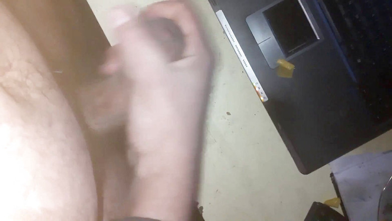 Ricsi: Ngocok kontolku dan muncrat