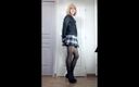 Faustine: Une trans sexy en cuir danse en collants et talons...