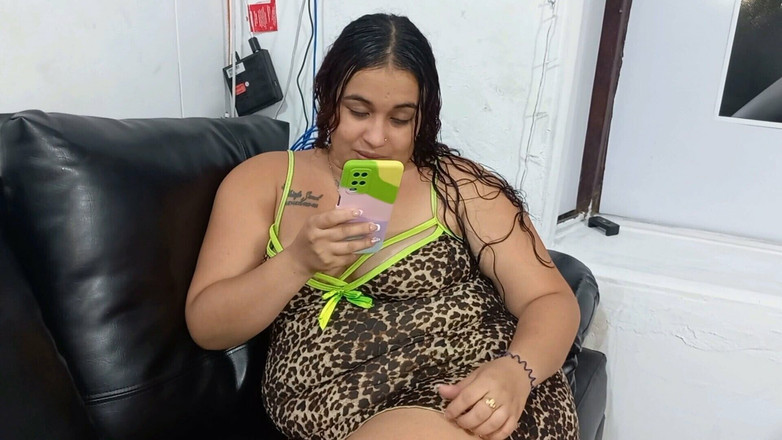 ROUS: Jsem nadržená a stříkám po celé puse mé masérky