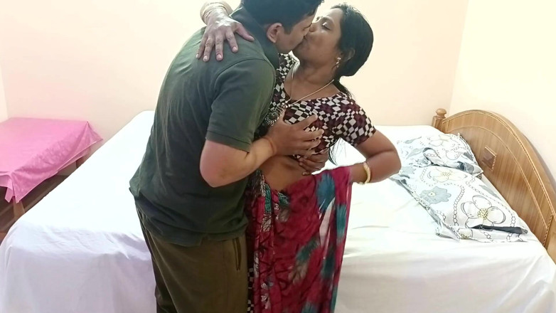 Popmini: Cute and Hot Neighbour Married Seema Bhabhi Very Horny Fuck