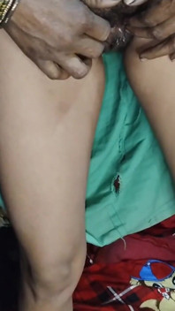 Bhabhi roter sari entfernen pushy fingerimg anal