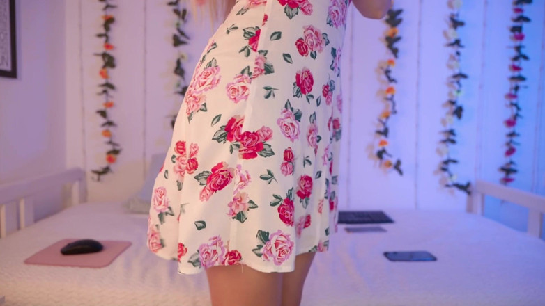 Stella Cardo: The Beauty Takes off Her Dress and Shows off Her...