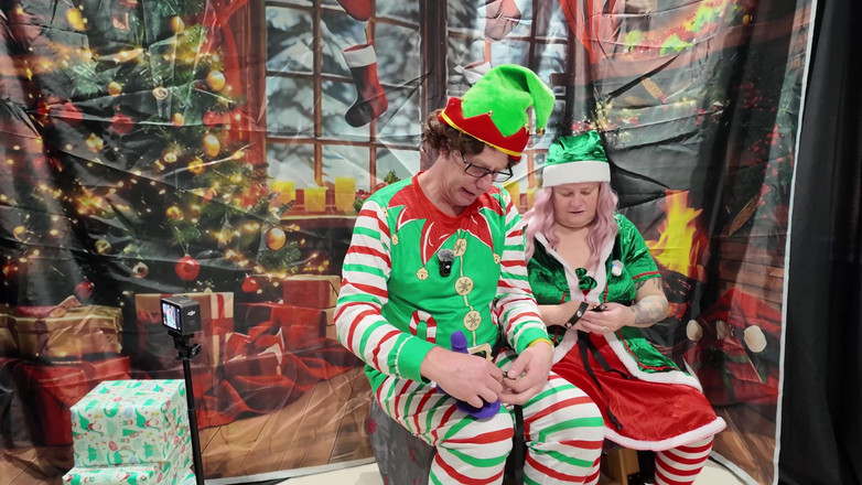 The Izars: Zlobivé elfky na den sexuálních hraček 3