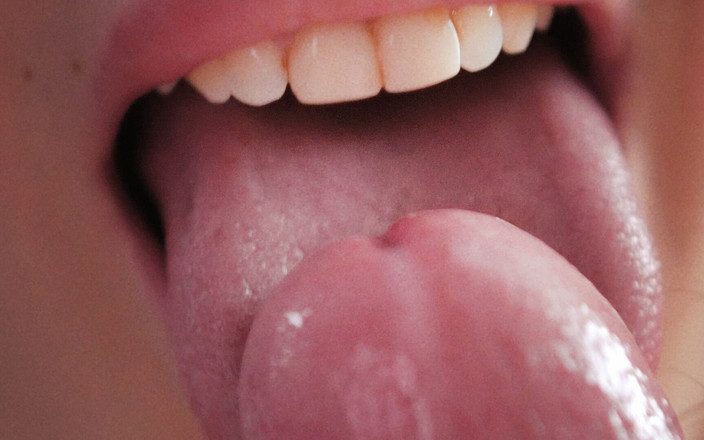 YourCuteEvil: ずさんなフェラチオからアジアの女の子が明るい精液から小帯舐め、クローズアップ、主観、垂直ビデオ