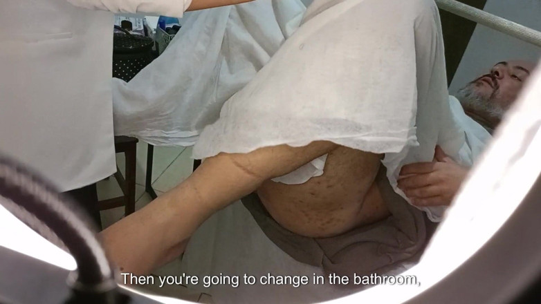 Gabi SweetCouplesStories: Pacient jde na vyšetření prostaty, ale nakonec to skončí straponem...