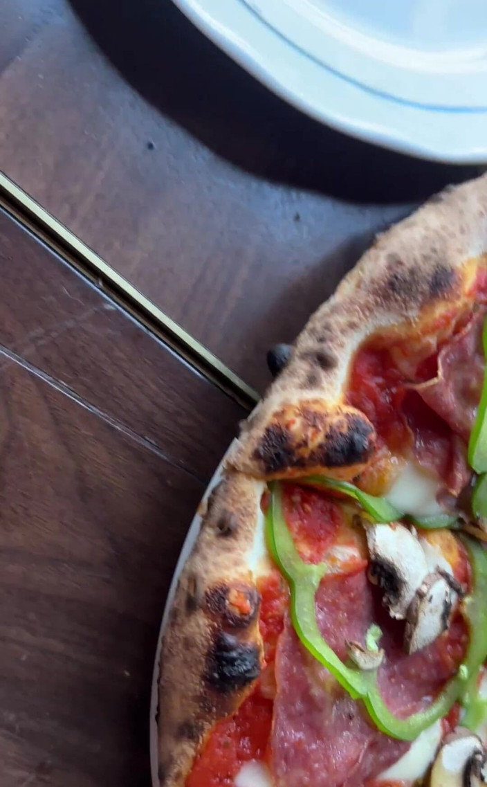 Miss Lexa: B00bs e pizza