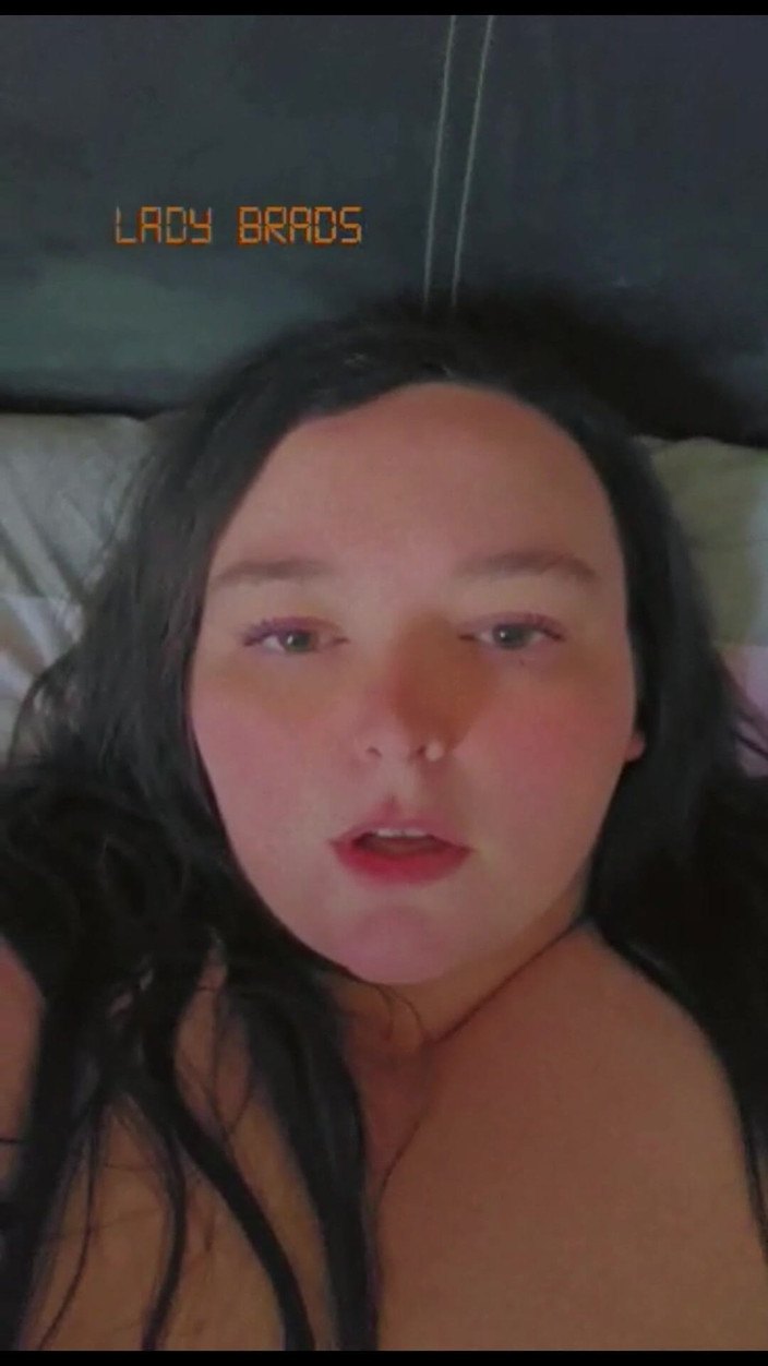 SSBBWLadyBrads: Je suis sur mon dos et prête pour que tu...