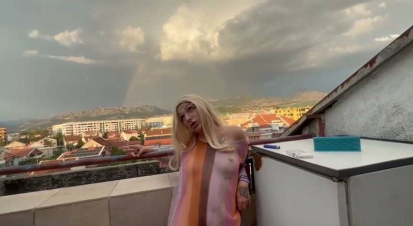 lanalovacutie: Rainbow Merokok, mengusik pantat adik tiri