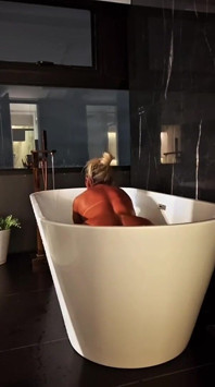 Crown Wanting to Give Her Pussy in the Hair