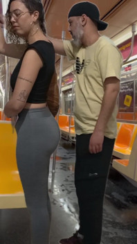 Studentka dostane sperma ve vlaku metra v New Yorku.