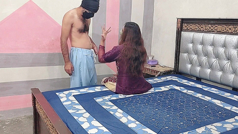 Pakistani CoupleX: Bhabhi putzt das zimmer, stiefbruder-schwiegerbruder machte sie zum neuen zimmermädchen...