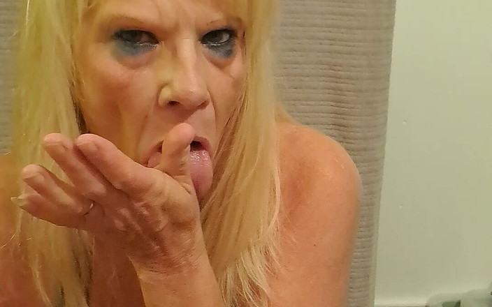 Milf-T: Pov - la casalinga sexy ha orgasmi multipli mentre succhia il...