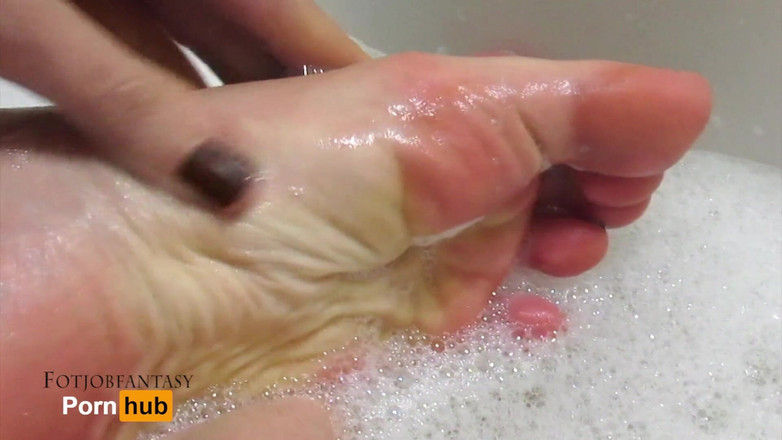 The Bitch Mistress: Kaki lembut dan mainan nafsu bermain di dalam air