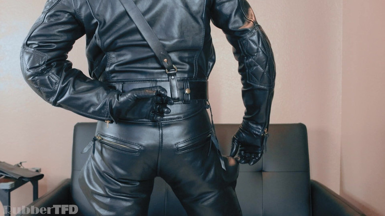 RubberTFD: Kožená uniforma zblízka [alternativní záběr]