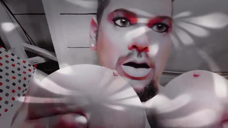 King Of Crossdress: Bộ ngực đẹp nhất bị nện cùng nhau