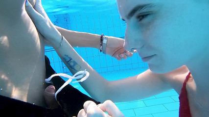 Darcy Dark: Sexe dans la piscine et à l'hôtel à Magic Bali