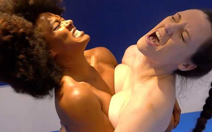 Mr. Rain's sexy wrestling: Pertandingan toket Ivy rain vs ivy satine