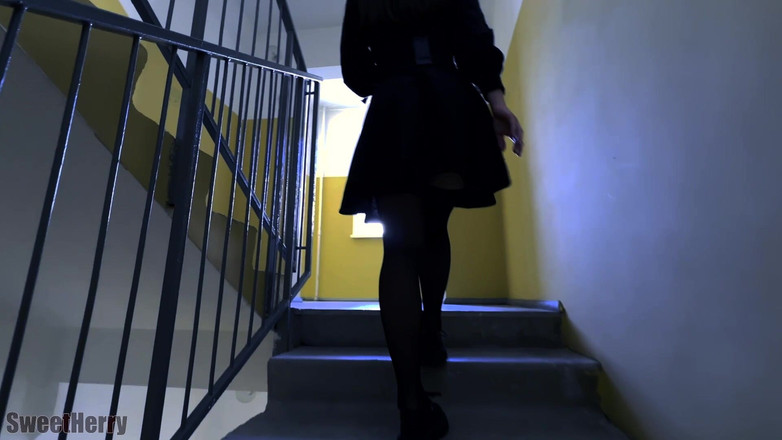 SweetHerry: Přivolal čarodějnici, aby šukala s černým ptákem na Halloween