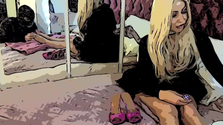 Candise Secret: Public pissing, video calls and using my gimp to paint...
