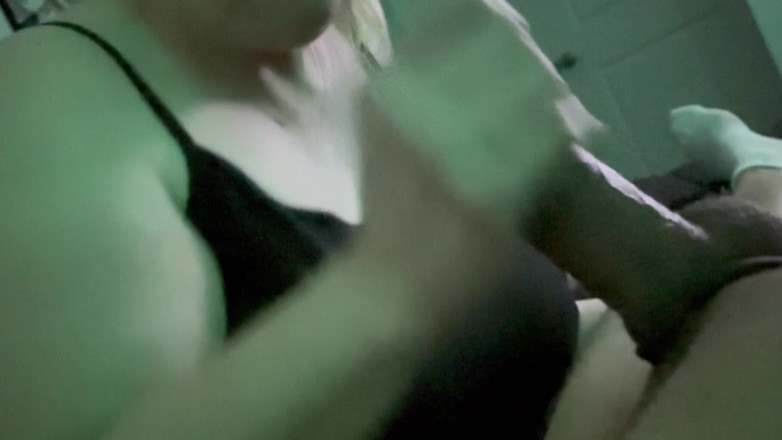 HisSlutyWife: Ніч перед Різдвом з повією в будинку