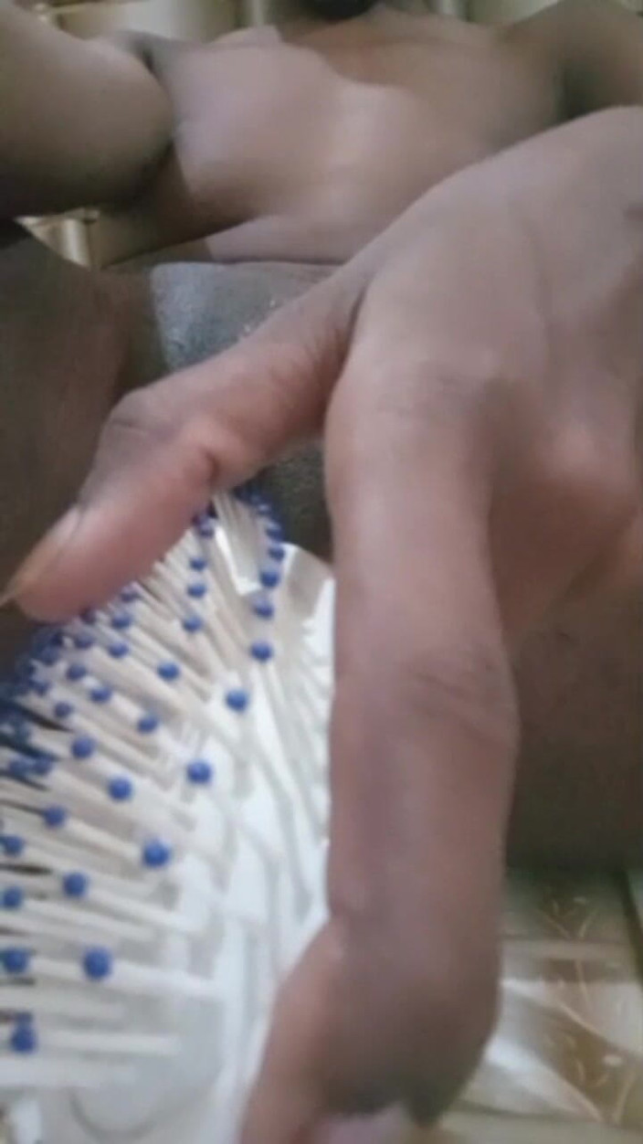 Emanwife: Awek berusia 18 tahun menjolok