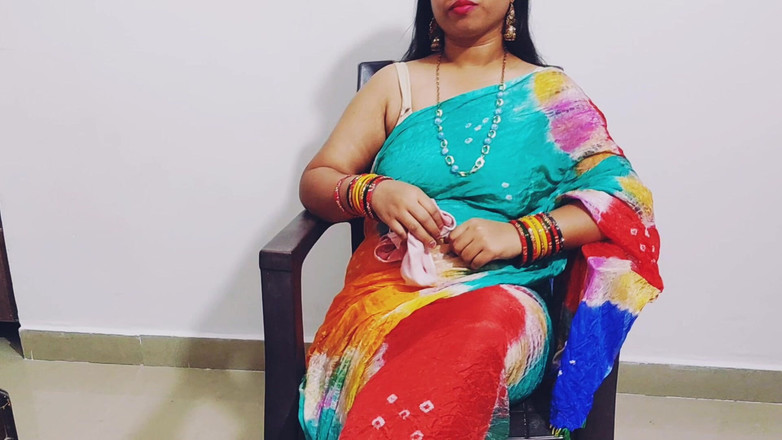 Hotty Jiya Sharmaa: Mama vitregă își seduce fiul vitreg pentru futai dur în noaptea fierbinte