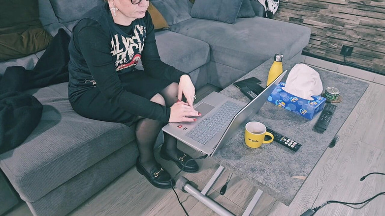 Sofy13: Olgun MILF vajinamla çalışmak ya da dildo arasında seçim yapmak zorundaydım