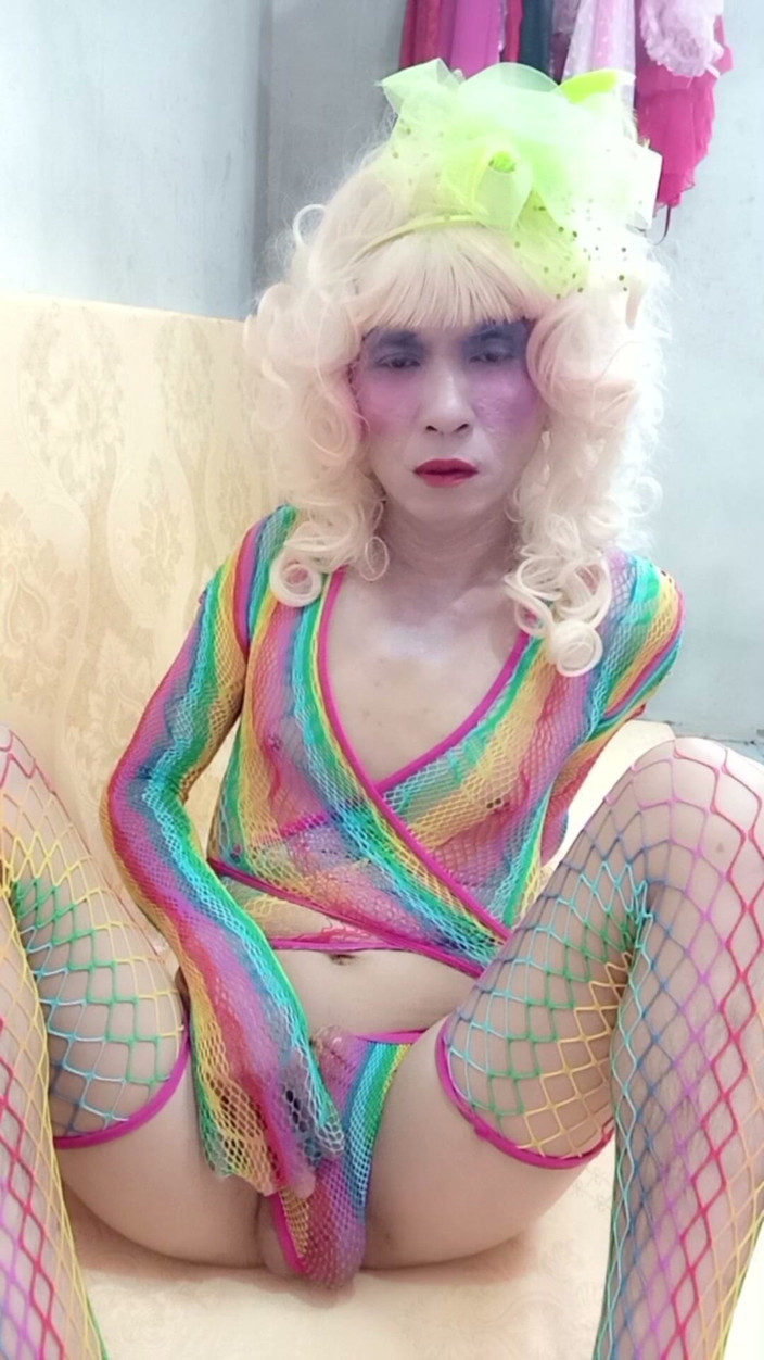 nguyen dang thien tri: 섹시한 옷을 입고 포르노 셀카를 찍는 Oanh Le Transgender