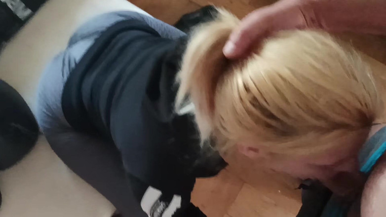 vuana: Kouření lízátka a šukání do krku