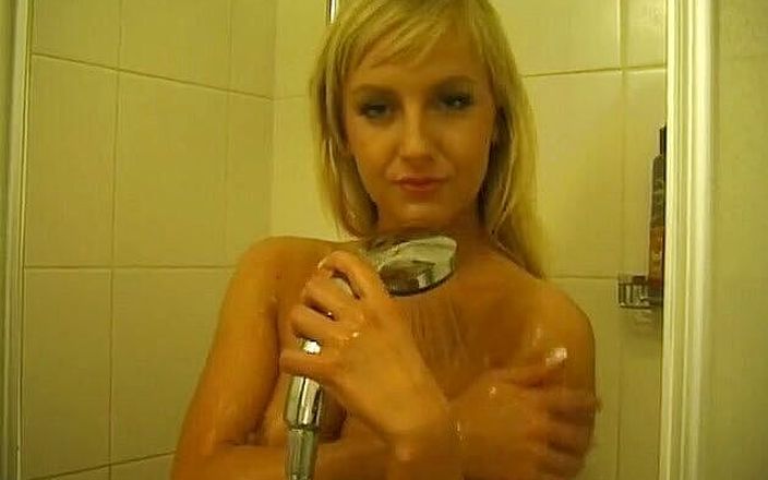 Flash Model Amateurs: Amateur blonde chick masturbates in the bathroom