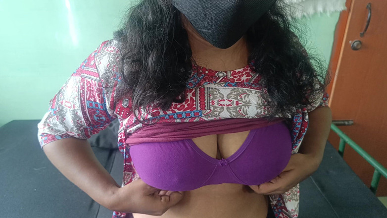 Pushpa studio: Nữ sinh viên Chennai tự lãng mạn