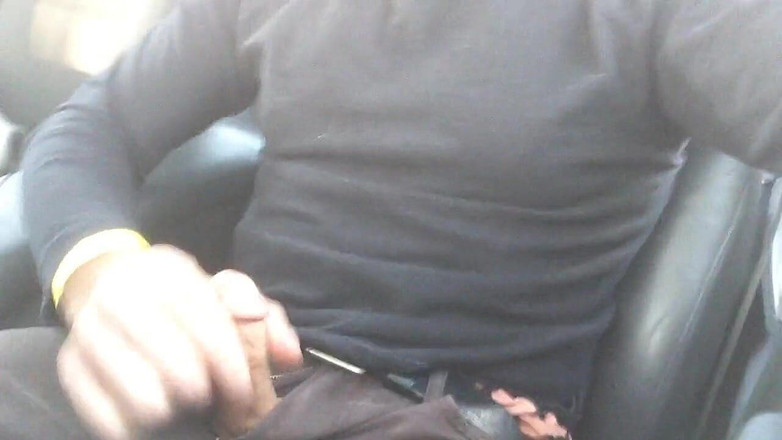 TJenner: 汽车手淫。口头，撸管和射精！