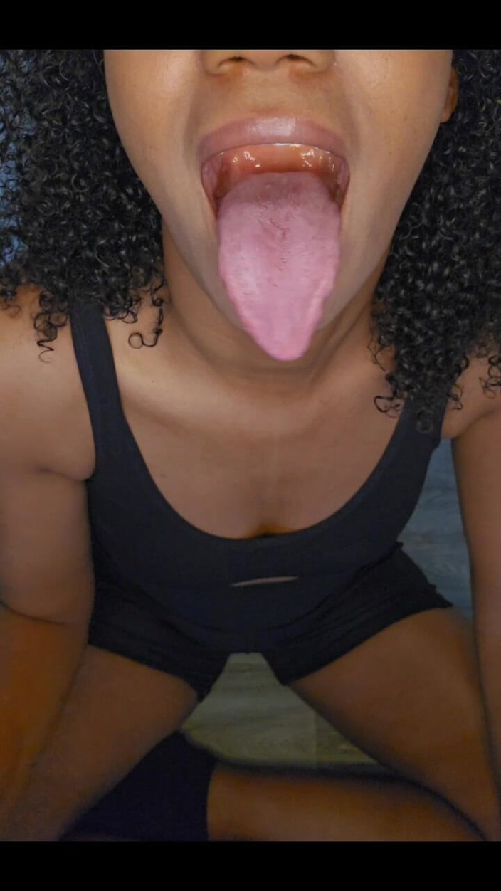 Bunnii: Lidah besar-besaran