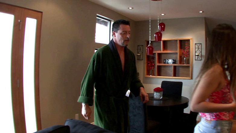 Leon Lambert Girls Twerk Parties CFNM: 대물 자지 교사에게 따먹히는 핫한 갈색 머리 소녀