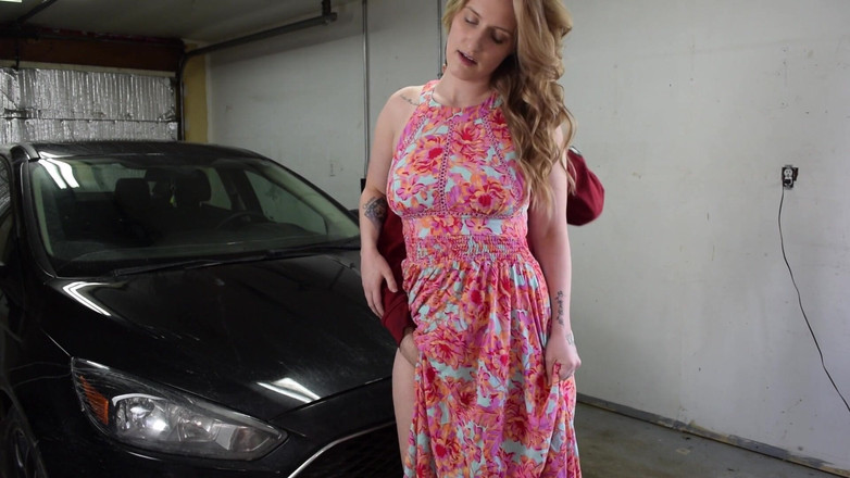 Nerdy Nympho: Komşum arabamı tamir etmek için ödeme olarak beni sikiyor