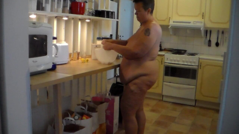 Sex hub couple: Jen is baking nude