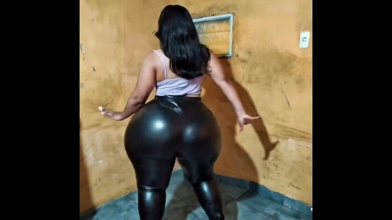 Xprohibidox1: Culona De Calza De Cuero Moviendoko