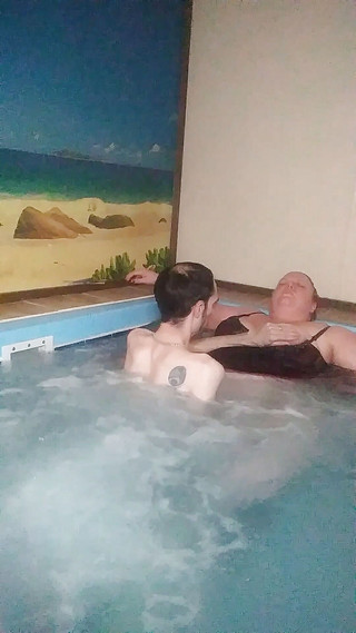 VivianDimondBBW: Parmaklandı, sonra o yarağı emiyor ve göğüslerimin her yerine boşalana...