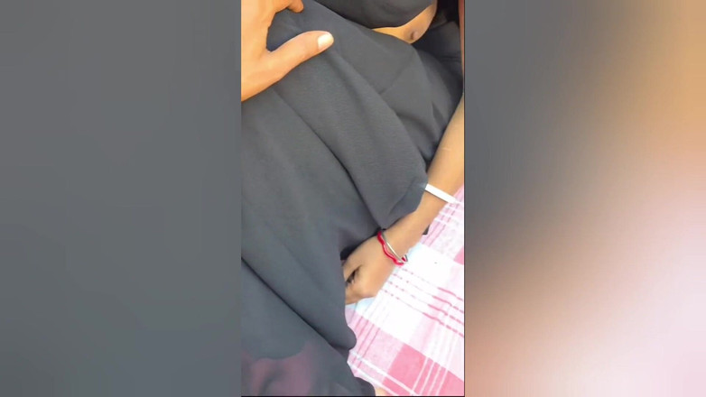 Rajiya: Prawdziwa dziewczyna Rajiya rucha się z chłopakiem Małe cycki