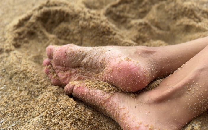 TenderMolly: 自由！！！Beach Feet