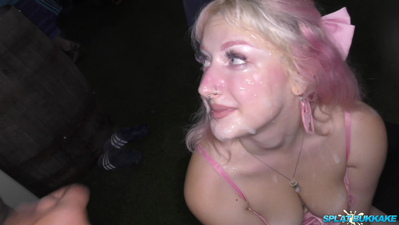 Gangbang team: Baby Doll From the UK Is Ready for Some Deepthroating